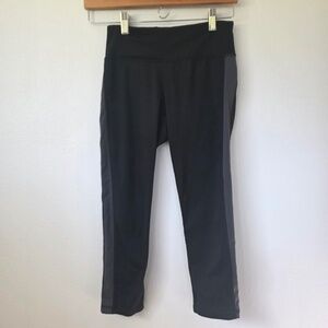 Calvin Klein Black and Gray Capri Leggings - XS